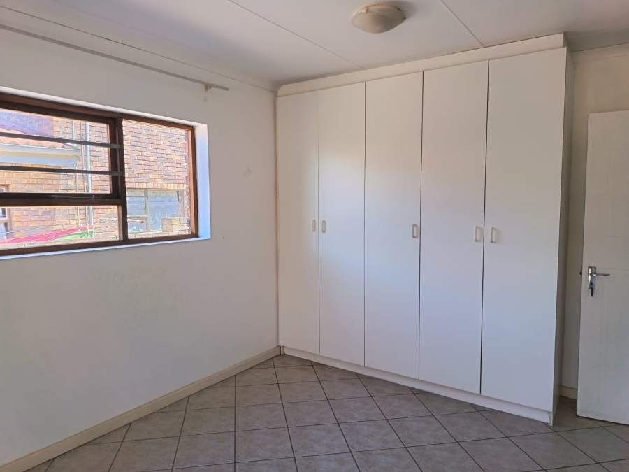 To Let 2 Bedroom Property for Rent in Wavecrest Eastern Cape